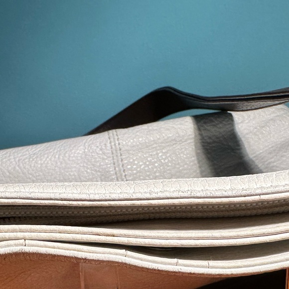 Stone Mountain White Leather Bag - Picture 15 of 16